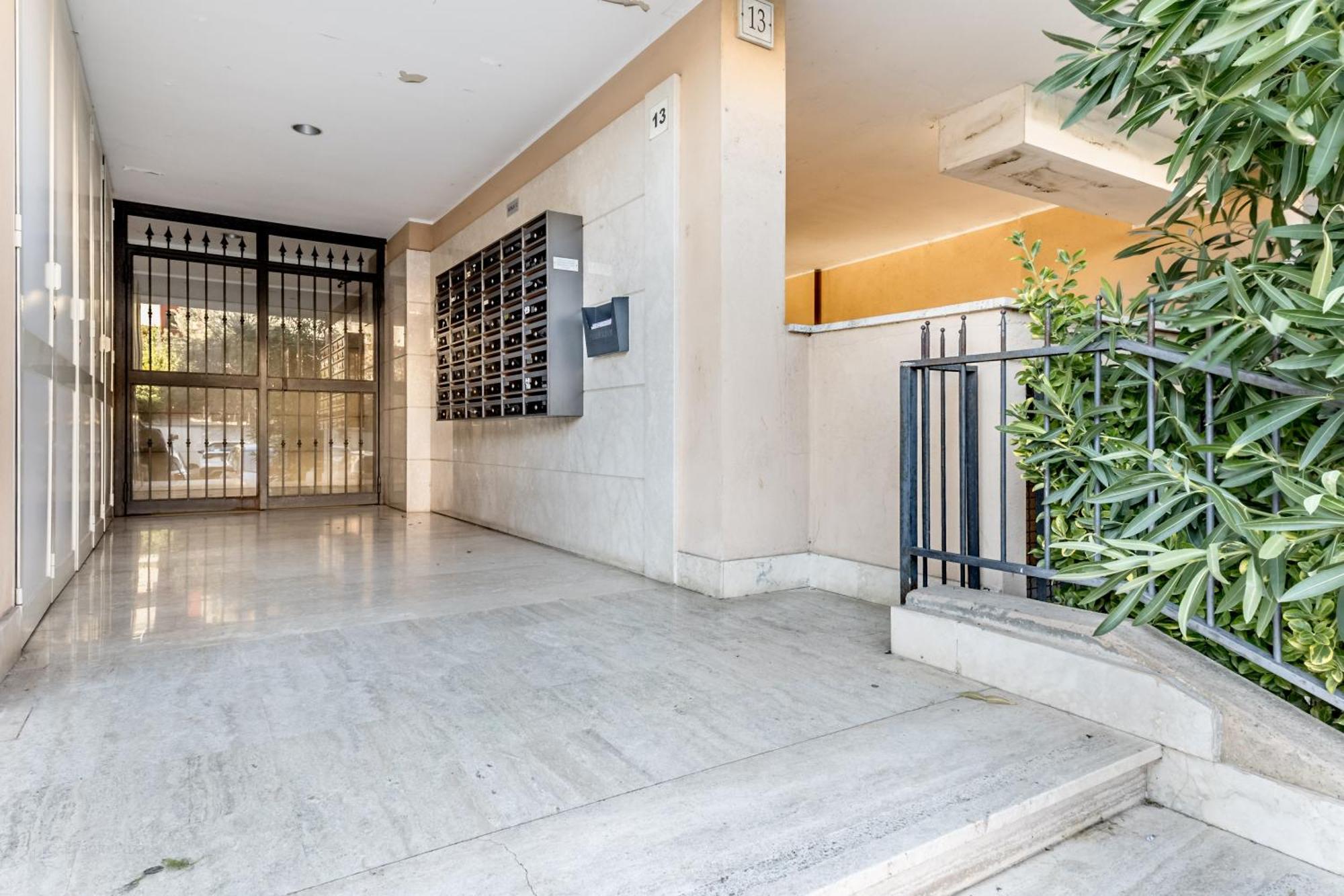 Porte Di - With Cozy Terrace Apartment Rom